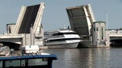 Jet Express at drawbridge.jpg Jet Express at drawbridge.jpg